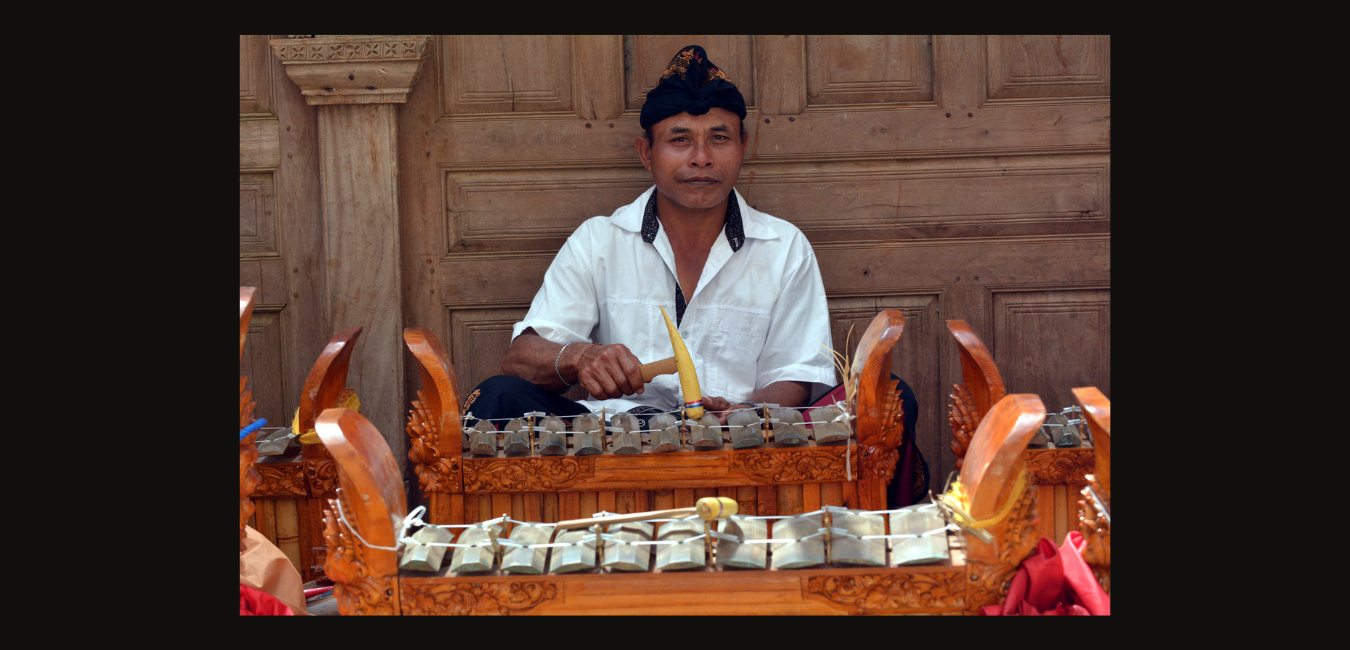 Ascolta Gamelan